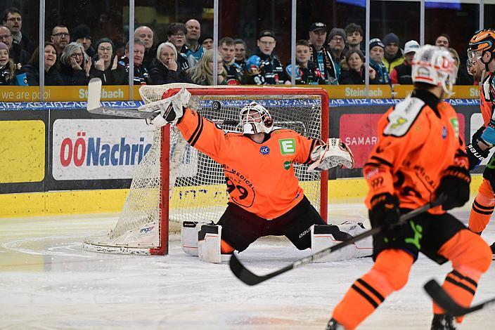Tormann Jonas Gunnarsson (Moser Medical Graz 99ers) Win2Day ICE Hockey League,  Steinbach Black Wings Linz vs Moser Medical Graz 99ers,  Linz AG Eisarena 