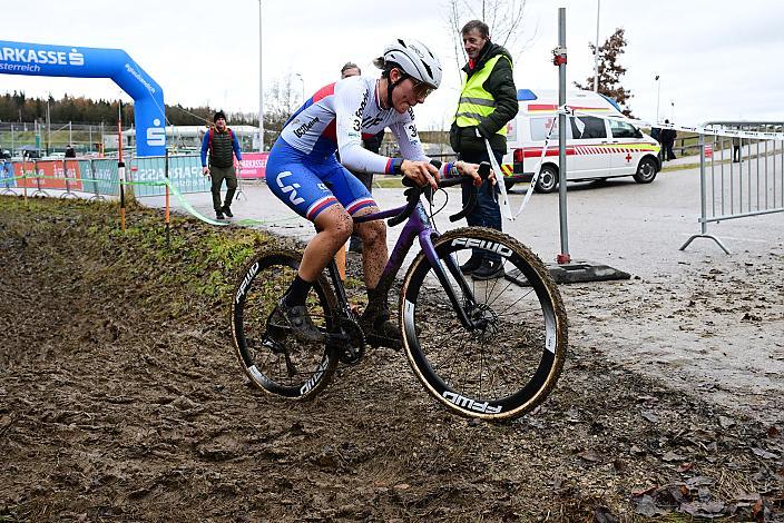 Kristyna Zemanova (CZE, VIF Cycling Team), führt das Rennen an, Damen, 4.Radquerfeldein GP um das Sportzentrum Gunskirchen, Rad Cyclo Cross,