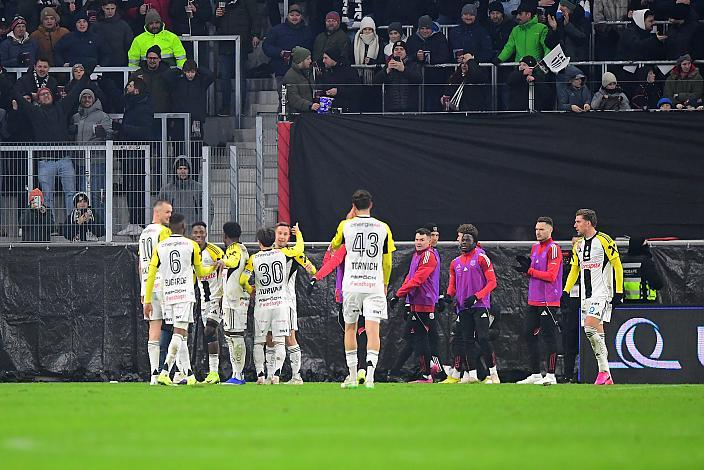 Der LASK feiert das Tor zum 3 zu 2 durch Moses Usor (LASK), Fussball LASK vs Blau Weiss Linz , Uniqua Cup 2025 - 2026