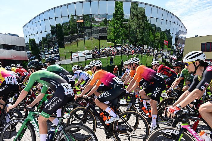 Start in St. Florian/Asten bei der Firma Backaldrin, 15. Int. Raiffeisen Oberöstereich Rundfahrt  4. Etappe St.Florian /Asten - Hinterstoder/Höss 15. Int. Raiffeisen OÖ-Radrundfahrt UCI Kat. 2.2