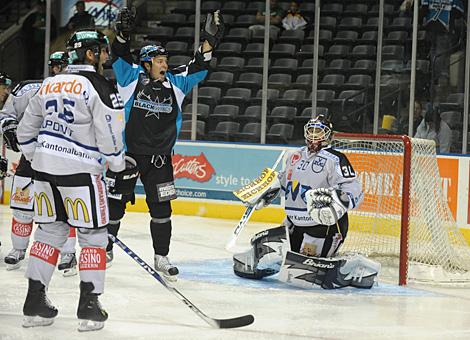 Markus Matthiasson, Liwest Black Wings Linz jubelt ueber das 1 zu 0 fuer Linz..