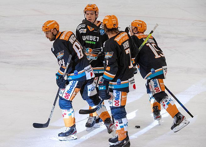 Linz feiert das Tor zum 1 zu 0 furch Juha-Pekka Hytönen (Steinbach Black Wings 1992), Steinbach Black Wings 1992 vs iClinic Bratislava Capitals, Qualifikationsrunfe Eishockey, Bet at Home ICE Hockey League