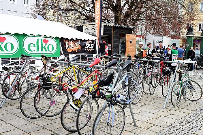 Im Ziel der 10. Kirschblüten Radklassik, Rad Klassik, Oldtimer, Vintage, Stahlrad, Radsport, Eferding, Oberösterreich