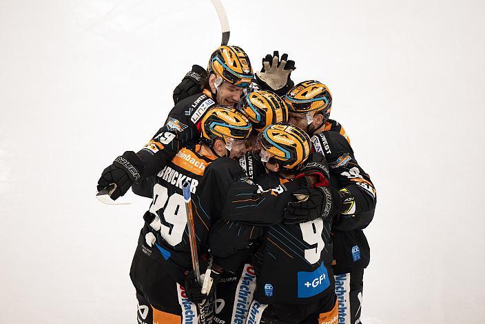 Andreas Kristler (Steinbach Black Wings Linz) feiert das 1 zu 1, Steinbach Black Wings Linz vs EC Red Bull Salzburg, 17. Runde ICE Hockey League, Steinbach Black Wings Linz, Linz AG Eisarena 