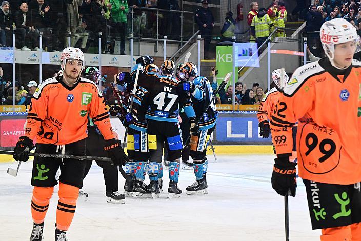 Die Steinbach Black Wings Linz feiern das Tor zum 5 zu 3,  Win2Day ICE Hockey League,  Steinbach Black Wings Linz vs Moser Medical Graz 99ers,  Linz AG Eisarena 
