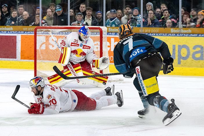 Benjamin Nissner (EC Red Bull Salzburg), Tormann Atte Tolvanen (EC Red Bull Salzburg), Brian Lebler (Steinbach Black Wings Linz) Steinbach Black Wings Linz vs EC Red Bull Salzburg, Linz AG Eisarena 