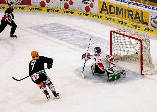 Brian Lebler (Steinbach Black Wings 1992) scort zum Shootout Sieg, Steinbach Black Wings 1992 vs HC TWK Innsbruck, Qualifikationsrunde, Eishockey, Bet at Home ICE Hockey League
