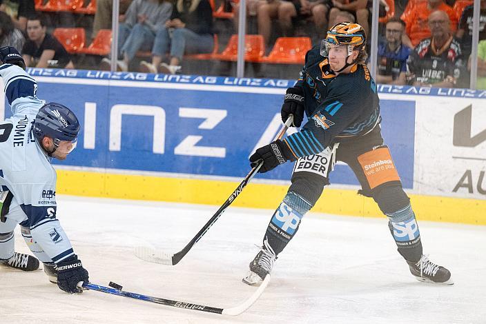 Parker Tuomie (Straubing Tigers), Brodi Stuart (Steinbach Black Wings Linz) Testspiel Steinbach Black Wings Linz vs Straubing Tigers, Linz AG Eisarena, pre season 