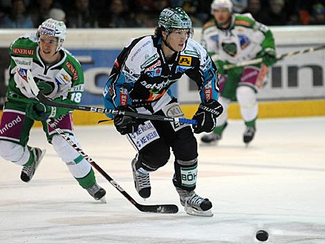 Danny Irmen, Stuermer, EHC Liwest Black Wings Linz vs. HDD Tilia Olimpija Ljubljana 