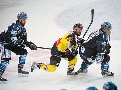 Brian Lebler, Sebastien Piche, Linz und Rafael Rotter, Wien, EHC Liwest Black Wings Linz vs UPC Vienna Capitals