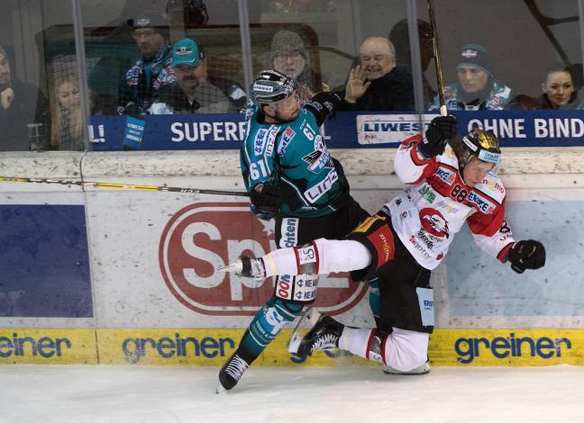Patrick Spannring (EHC Liwest Black Wings Linz) checkt Libor Sulak (HC Orli Znojmo), EHC Liwest Black Wings Linz vs HC Orli Znojmo