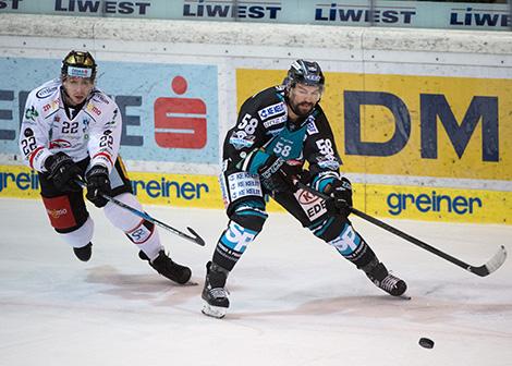 Sebastien Piche (EHC Liwest Black Wings Linz) und Patrik Novak (HC Orli Znojmo),  EHC Liwest Black Wings Linz vs HC Orli Znojmo