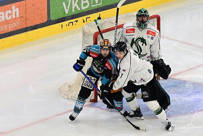 Andreas Kristler (Steinbach Black Wings Linz), Wyatt Ege (Olimpija Ljubljana), Tormann Lukas Horak (HK SZ Olimpija) Win2Day ICE Hockey League,  Steinbach Black Wings Linz vs Olimpija Ljubljana,  Linz AG Eisarena 