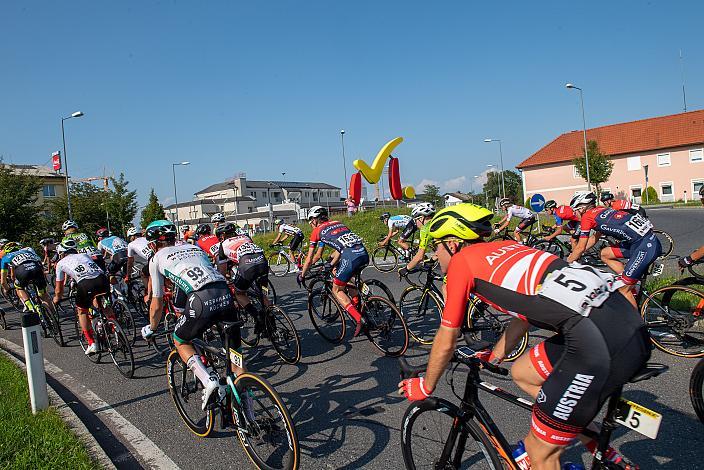 Das Feld in Marchtrenk 46. Int. Keine Sorgen,  Junioren Rundfahrt UCI Kat. MJ 2.1, 1. Etappe Haid/Ansfelden - Marchtrenk