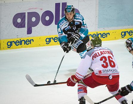 David Franz (EHC Liwest Black Wings Linz) und Jerry Pollastrone (HCB Suedtirol), EHC Liwest Black Wings Linz vs HCB Suedtirol 6. Viertelfinale