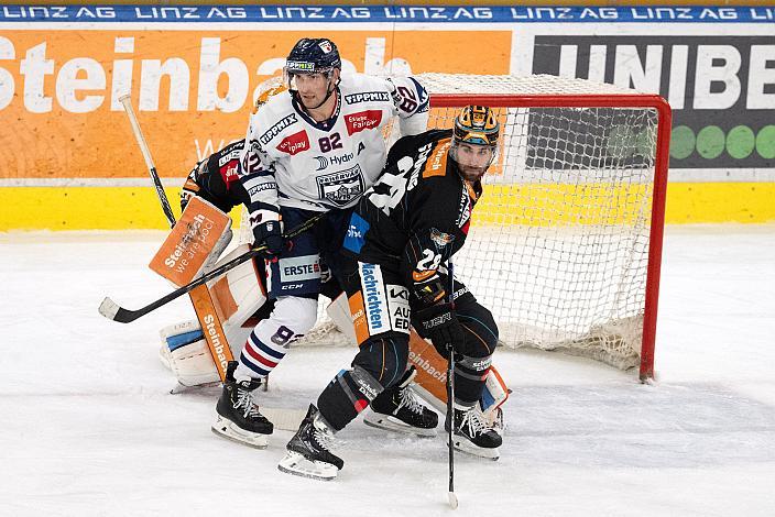 Balint Magosi (Hydro Fehervar AV 19), Martin Schumnig (Steinbach Black Wings Linz) Steinbach Black Wings Linz vs Hydro Fehervar AV 19, 20. Runde ICE Hockey League, Steinbach Black Wings Linz, Linz AG Eisarena 