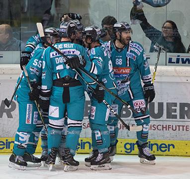 Linz feiert  EHC Liwest Black Wings Linz vs Vienna Capitals