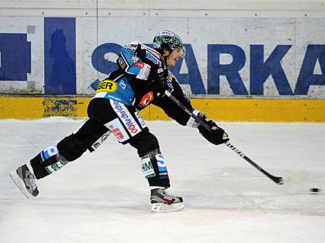 Franklin MacDonald, Verteidiger, EHC Liwest Black Wings Linz vs. HDD Tilia Olimpija Ljubljana 