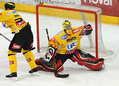 Im Tor, Jean Francois Labbe, Vienna Capitals, mit einem Big Save.
