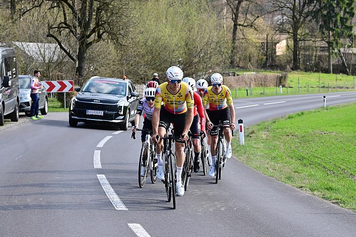 Tobias Nolde (GER, Team Vorarlberg) an der Spitze der Ausreisser.  65. Rad Saison Eroeffnungsrennen Leonding