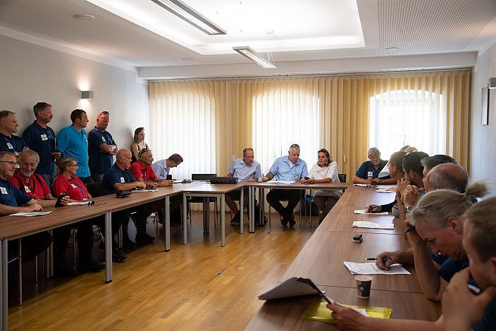Besprechung mit den Commisairen Bad Wimsbach - Strass im Attergau, Int. "Keine Sorgen" Junioren Rundfahrt UCI Kat. 2.1 MJ