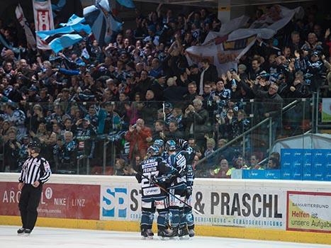 Linz feiert,  EHC Liwest Black Wings Linz vs UPC Vienna Capitals , Pick Round