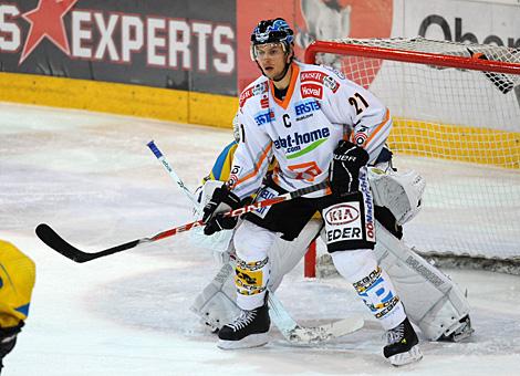 Philipp Lukas Liwest Black Wings Linz vor dem Tor des HC Aquile FVG Pontebba