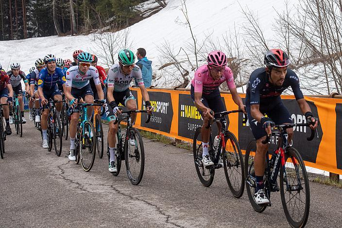 Aleksandr Vlasov (RUS, Astana - Premier Tech). Emanuel Buchmann (GER, Bora - Hansgrohe). Egan Bernal (COL, Ineos Grenadiers) im Rosa Trikot,  Stage 14 Cittadella - Monte Zoncolan (205km), 104. Giro d Italia, UCI Worl Tour
