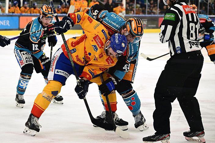 Luke Moncada (Migross Supermercati Asiago Hockey 1935), Graham Knott (Steinbach Black Wings Linz)  Win2Day ICE Hockey League,  Steinbach Black Wings Linz vs  Migross Supermercati Asiago Hockey 1935,  Linz AG Eisarena 