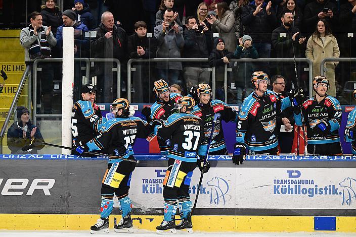 Andreas Kristler (Steinbach Black Wings Linz) und Marcel Witting (Steinbach Black Wings Linz) jubeln, Win2Day ICE Hockey League,  Steinbach Black Wings Linz vs Olimpija Ljubljana,  Linz AG Eisarena 