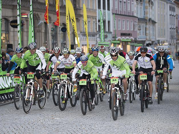 Start zum Rennen der Promis