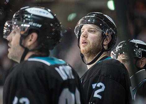 Kevin Moderer (EHC Liwest Black Wings Linz)  EHC Liwest Black Wings Linz  vs Straubing Tigers