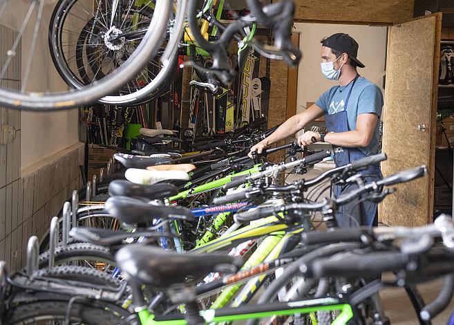 Werkstatt Hochbetrieb bei Sport Hrinkow in Steyr