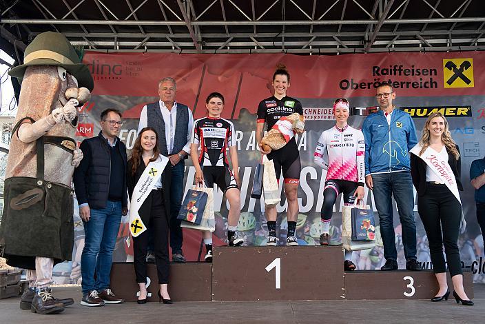 Podest u23, 2. Platz. Miriam Zeise,  Siegerin Petra Zsanko (HUN, Team Cookina ARBÖ ASKÖ Graz RLM Stmk), 3. Pia Grünewald, Damen U23, Radliga, 61. Radsaison-Eröffnungsrennen Leonding, Oberösterreich 
