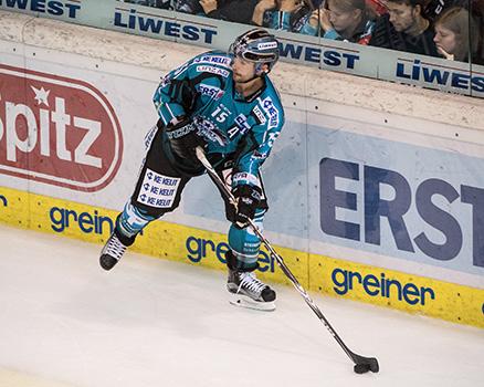 Brett McLean (EHC Liwest Black Wings Linz) EHC Liwest Black Wings Linz vs EC KAC