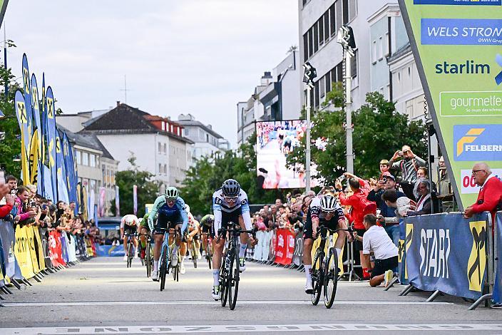 Felix Gall (AUT, Decathlon AG2R La Mondiale Team), Sieger Gregor Mühlberger (AUT, Movistar Team), Felix Grossschartner (AUT, UAE Team Emirates - XRG), 2.Herrenrennen, Kriterium Wels