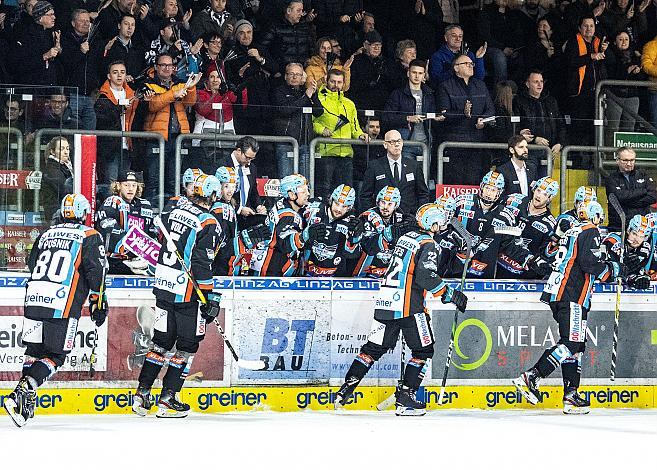 Im Bild: Linz feiert, Eishockey,  EHC Liwest Black Wings Linz vs Red Bull Salzburg