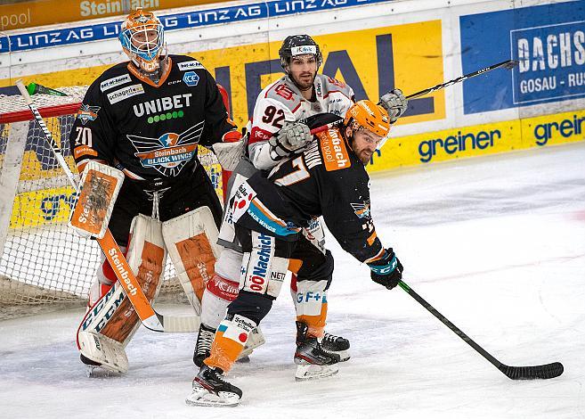 Tormann David Kickert (Steinbach Black Wings 1992), Brock Higgs (iClinic Bratislava Capitals), Charles-David Beaudoin (Steinbach Black Wings 1992), Steinbach Black Wings 1992 vs iClinic Bratislava Capitals, Qualifikationsrunfe Eishockey, Bet at Home ICE Hockey League