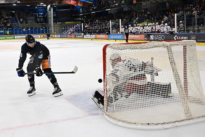Penalty Shootout, Graham Knott (Steinbach Black Wings Linz) scheitert an Tormann Roman Petrik (HKM Zvolen), Steinbach Black Wings Linz - HKM Zvolen (SVK), Linz AG Eisarena