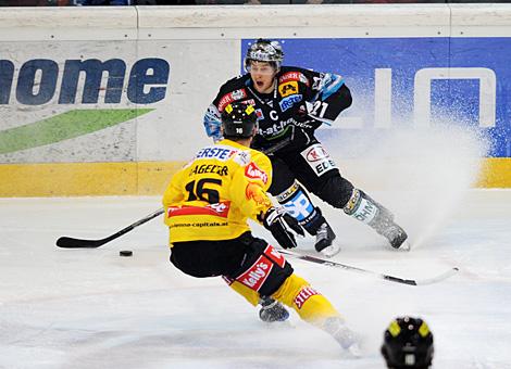 Philipp Lukas Liwest Black Wings Linz vs. Daniel Nageler EV Vienna Capitals