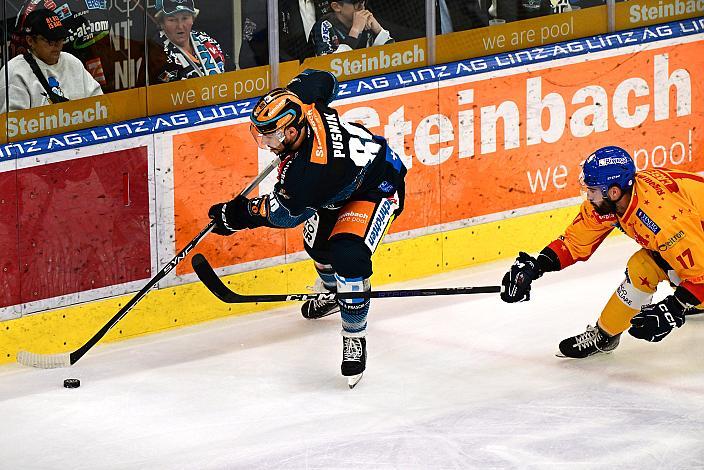 Julian Pusnik (Steinbach Black Wings Linz), Lorenzo Casetti (Migross Supermercati Asiago Hockey 1935), Steinbach Black Wings Linz vs Migross Supermercati Asiago Hockey 1935, Linz AG Eisarena, pre season 