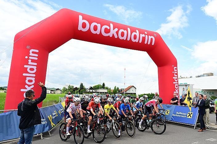 Im gelben Trikot des Gesamtführenden Lorenzo Galimberti (ITA, Petrolike) 2. Etappe Eferding - Ried im Innkreis, 15. Int. Raiffeisen OÖ-Radrundfahrt UCI Kat. 2.2