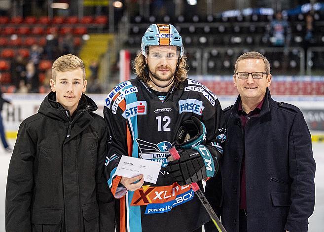 Im Bild: Alexander Cijan (EHC Liwest Black Wings Linz) Spieler des Abends, Eishockey,  EHC Liwest Black Wings Linz vs Red Bull Salzburg
