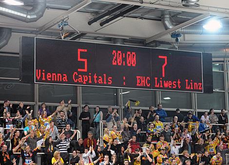 Der Endstand im Semifinale Spiel 7. Liwest Black Wings Linz EV Vienna Capitals