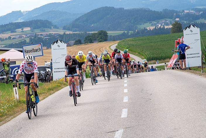 Das Feld am Weg zur Bergwertung Haselbach, im Bergtrikot Artem Shmidt (USA, Cannibal Team), Hugo Tapiz (FRA, Academy U19 la Pomme marseille), Rohrbach - Rohrbach, Int. "Keine Sorgen" Junioren Rundfahrt UCI Kat. 2.1 MJ