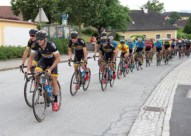 Team Telenet Fidea Lions mit dem gelben Trikot Lars Van der Haar (NED, Telenet Fidea Lions) in Herzogsdorf 3. Etappe Eferding - Ulrichsberg