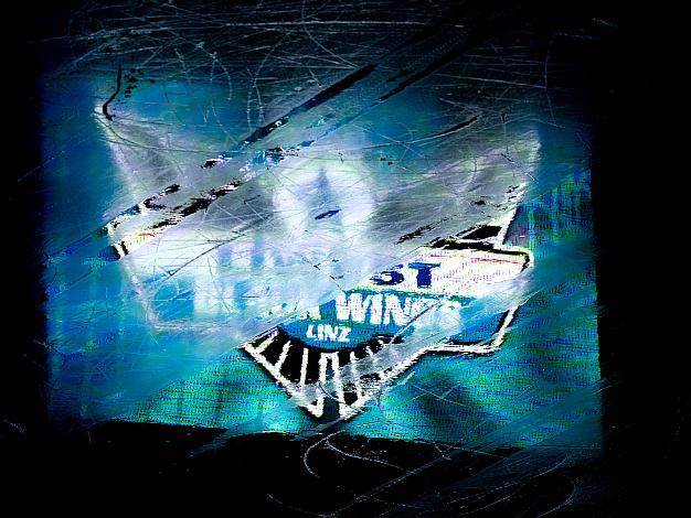 Black Wings Logo am Eis, Linz EHC Liwest Black Wings Linz vs EC Red Bull Salzburg