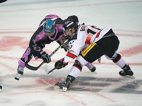 Fabio Hofer, beim Bully, EHC Liwest Black Wings Linz vs HC Orli Znojmo