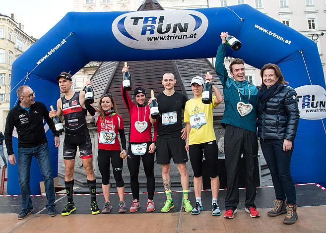 Trirun Obmann Peter Weinzierl, Matthias Aumayr, TriPower Wimberger HausFreistadt,   Laetitia Pibis, TriRun Linz, Viktoria Trappmair, Skinfit,  Stefan Füreder, Sport Cube, Siegerin Gabriela Loskotova, CZE, AXIOM Triatlon Lipno,  Sieger Nikolaus Franzm