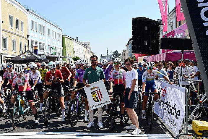 Start zum Damenrennen, Mario Rossmann (Präsident Cycling Upper Austria, Oberösterreich), Mag. Doris Staudinger (BGM. Schwanenstadt) Österreich Staatsmeisterschaft, Strasse, ÖSTM Schwanenstadt - OÖ